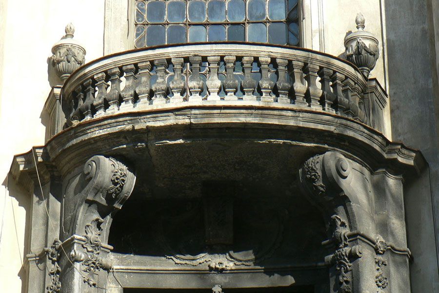 Бароковий балкон над головним порталом - фото 69664