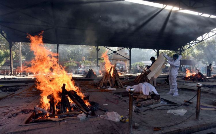 В Індії не вистачає дров, щоби спалити померлих від ковіду після релігійних свят - фото 71361