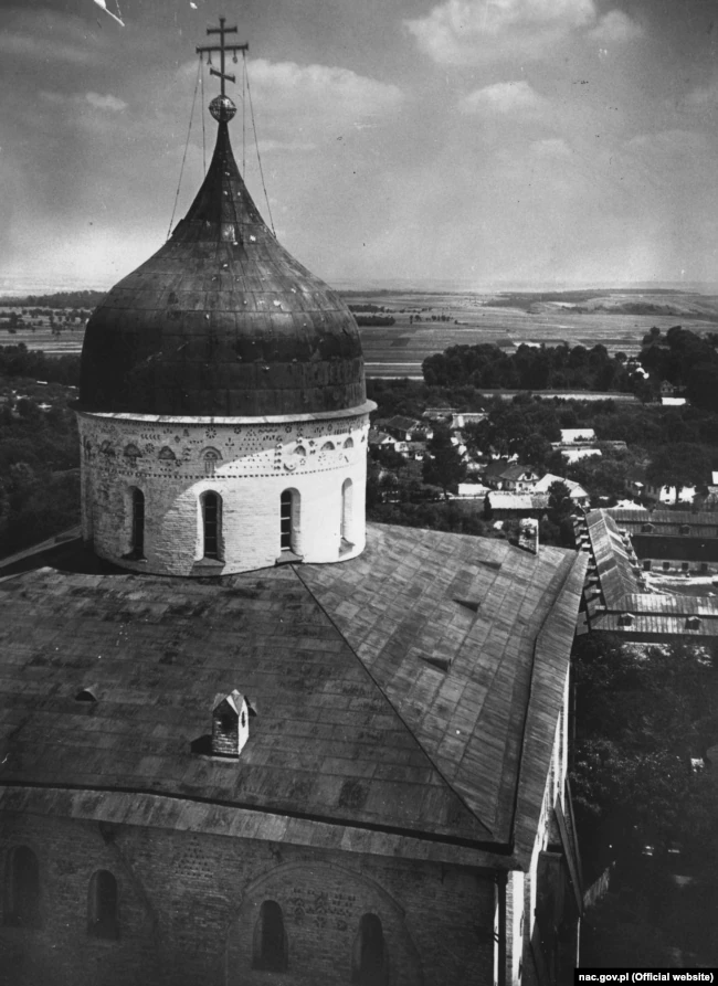 Купол Троїцького собору і вигляд на Почаїв. Фотографія з періоду 1918–1933 років - фото 71703