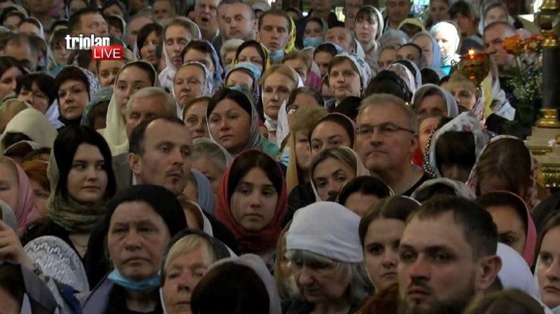 Без масок и соблюдения дистанции: Митрополит Онуфрий и Новинский провели Богослужение в Харькове - фото 72518
