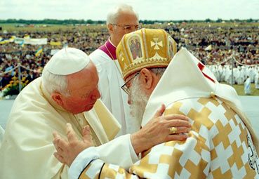 Иоанн Павел II еще 20 лет назад публично признал неприкосновенность границ Украины, за которые сегодня проливается кровь, – Глава УГКЦ - фото 74391