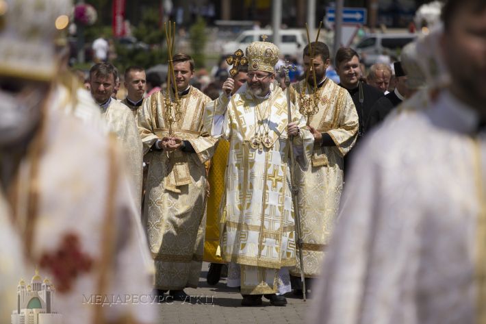 Тисячі львів’ян сьогодні разом з Главою та духовенством УГКЦ молились і згадували Святого Івана Павла ІІ - фото 74669