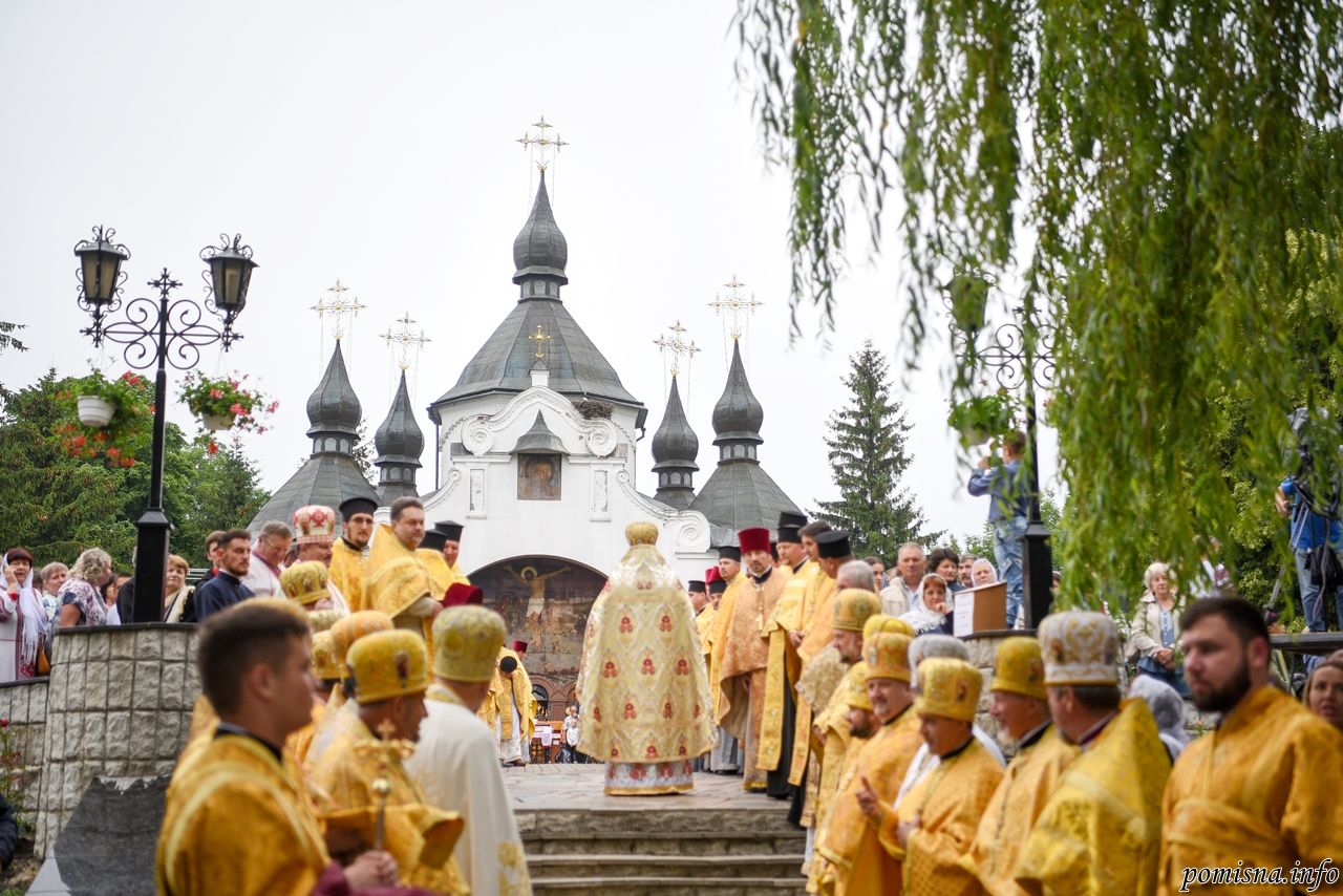 Предстоятель ПЦУ очолив Літургію у Свято-Георгіївському монастирі на Козацьких могилах - фото 75036