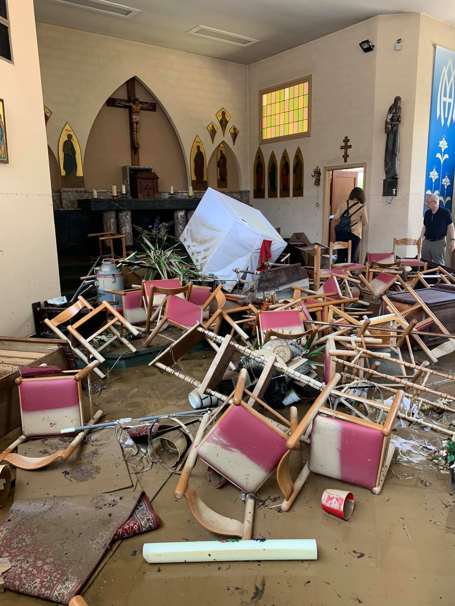 У Бельгії парафіяни УГКЦ після сильних повеней відновлюють свій храм, який опинився в епіцентрі катастрофи - фото 75959