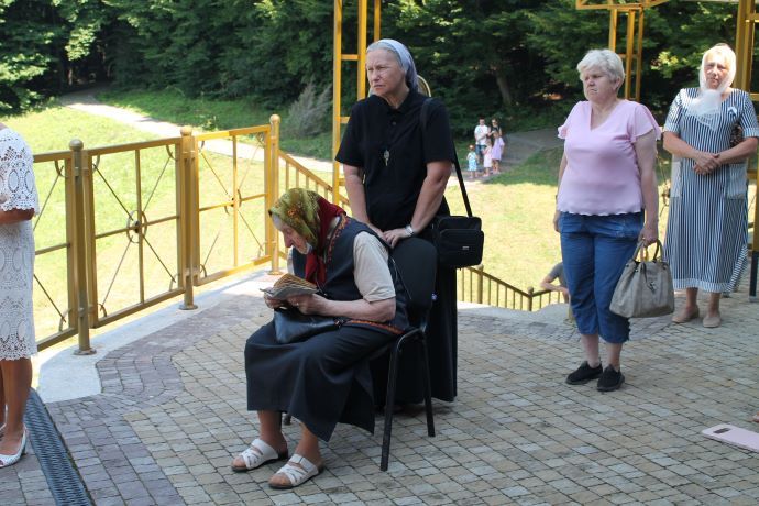 Проща дідусів, бабусь і людей похилого віку вперше відбулася на Прикарпатті - фото 76145