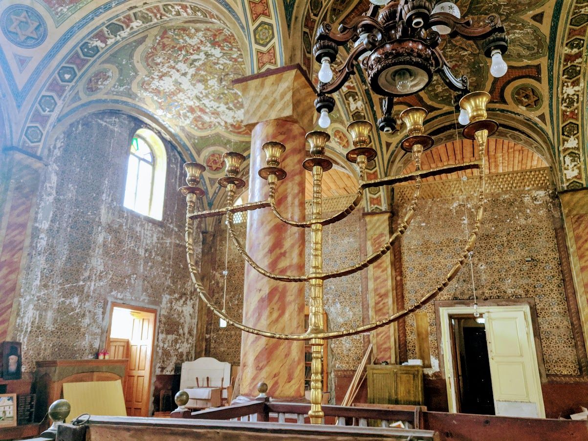 Діюча хустська синагога - одна з небагатьох, яка зберегла свій початковий інтер’єр і розписи - фото 76154
