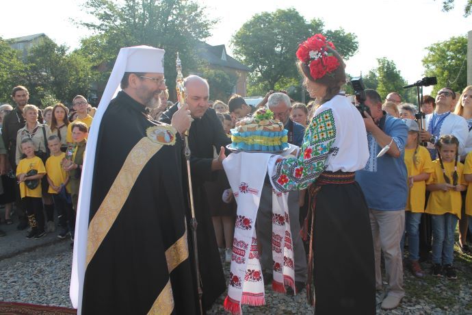 Патріарх Святослав в історичному Галичі освятив новий храм трьох блаженних священномучеників УГКЦ - фото 76526