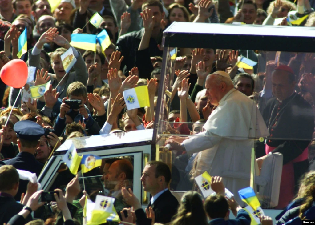 Під час візиту Папи в Україну - фото 77768
