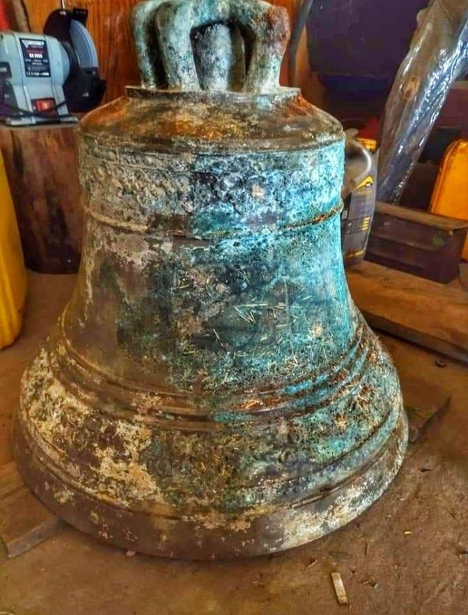 На Львівщині поблизу давнього храму 'чорні археологи' знайшли дзвін - фото 77966