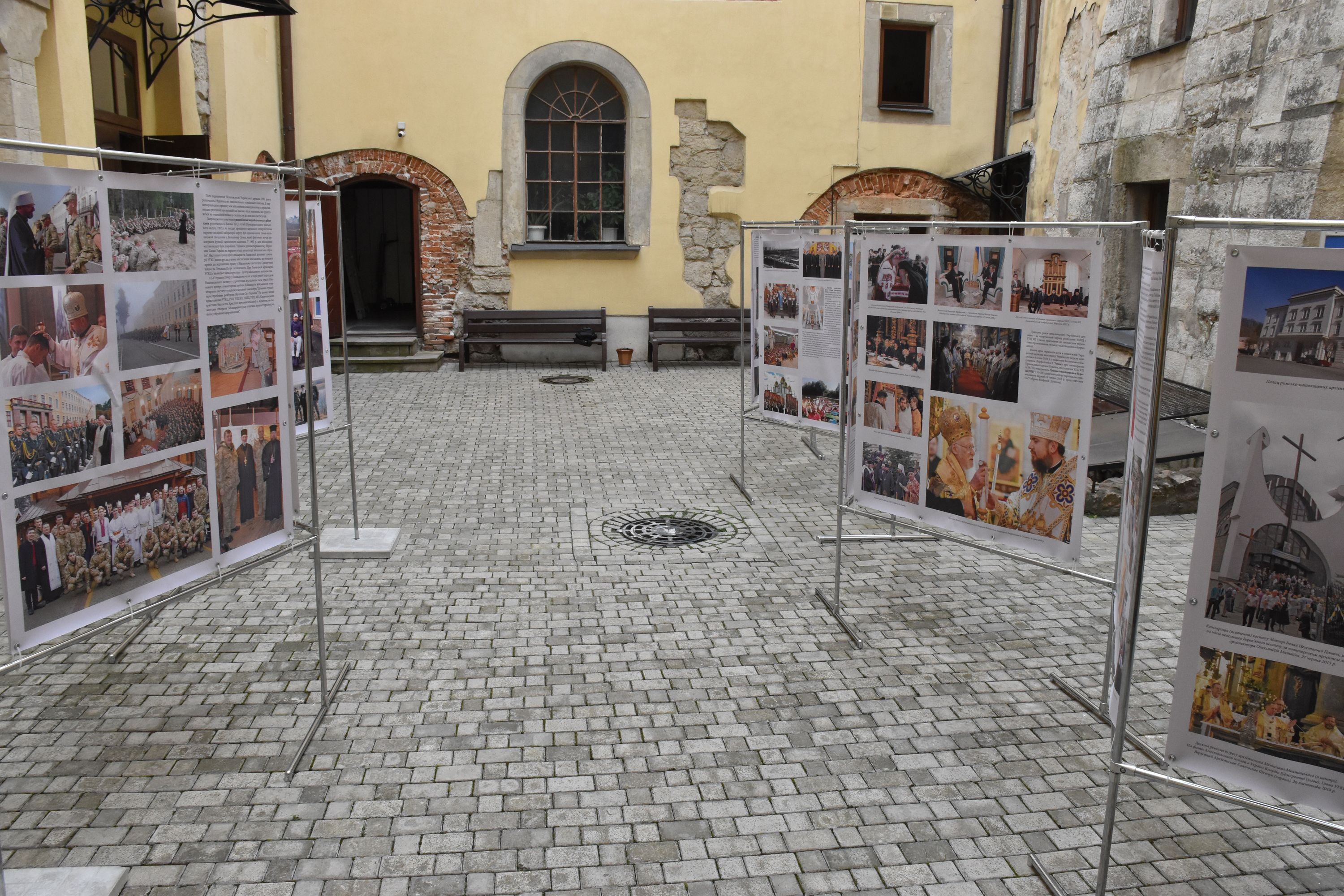 У Львові представлено банерну виставку «30 років релігійної свободи» - фото 78553