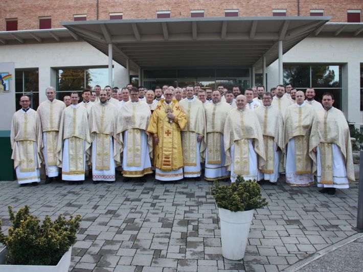 Владика Діонісій Ляхович зі священниками, які душпастирюють в Італії, під час щорічних реколекцій, Асиж - 4-7 лютого 2019 року - фото 78578