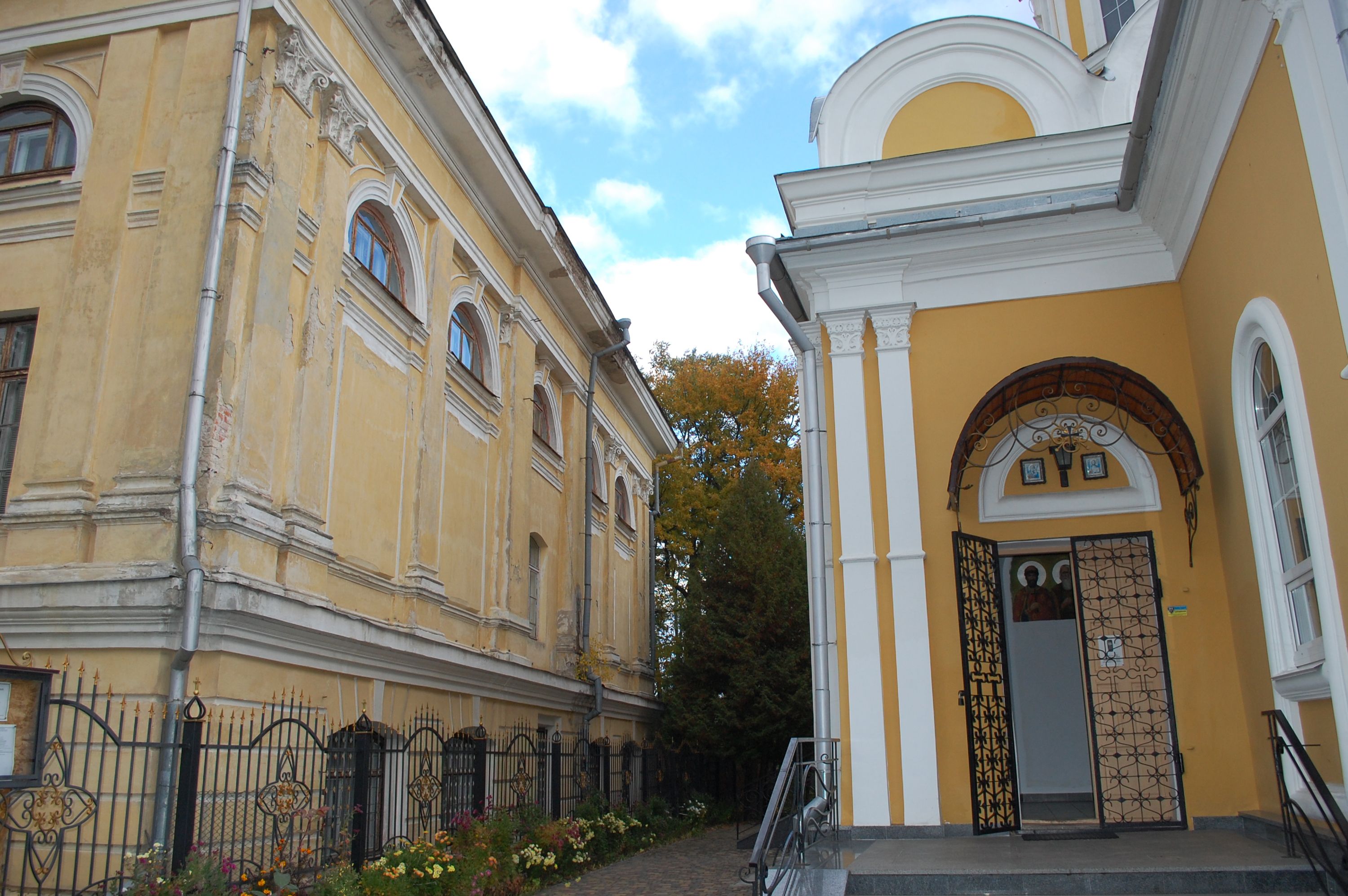 Чернігів: храм князя Михайла і боярина Федора в Україні лише один - фото 81067