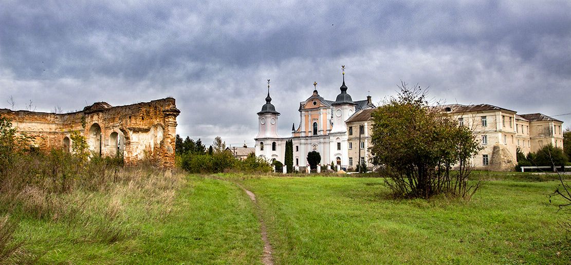 Костел, кляштор, руїни палацу Санґушків - фото 81490