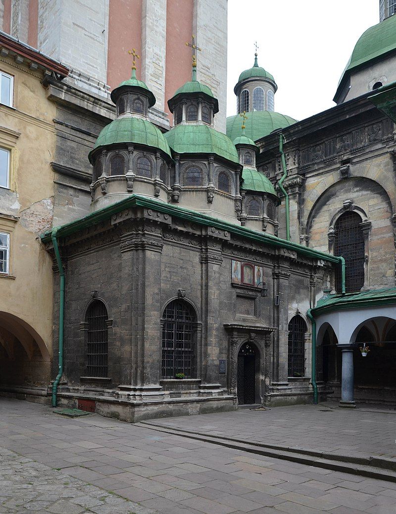 У Львові реставрують хрести пам'ятки архітектури - каплиці Трьох Святителів - фото 81773