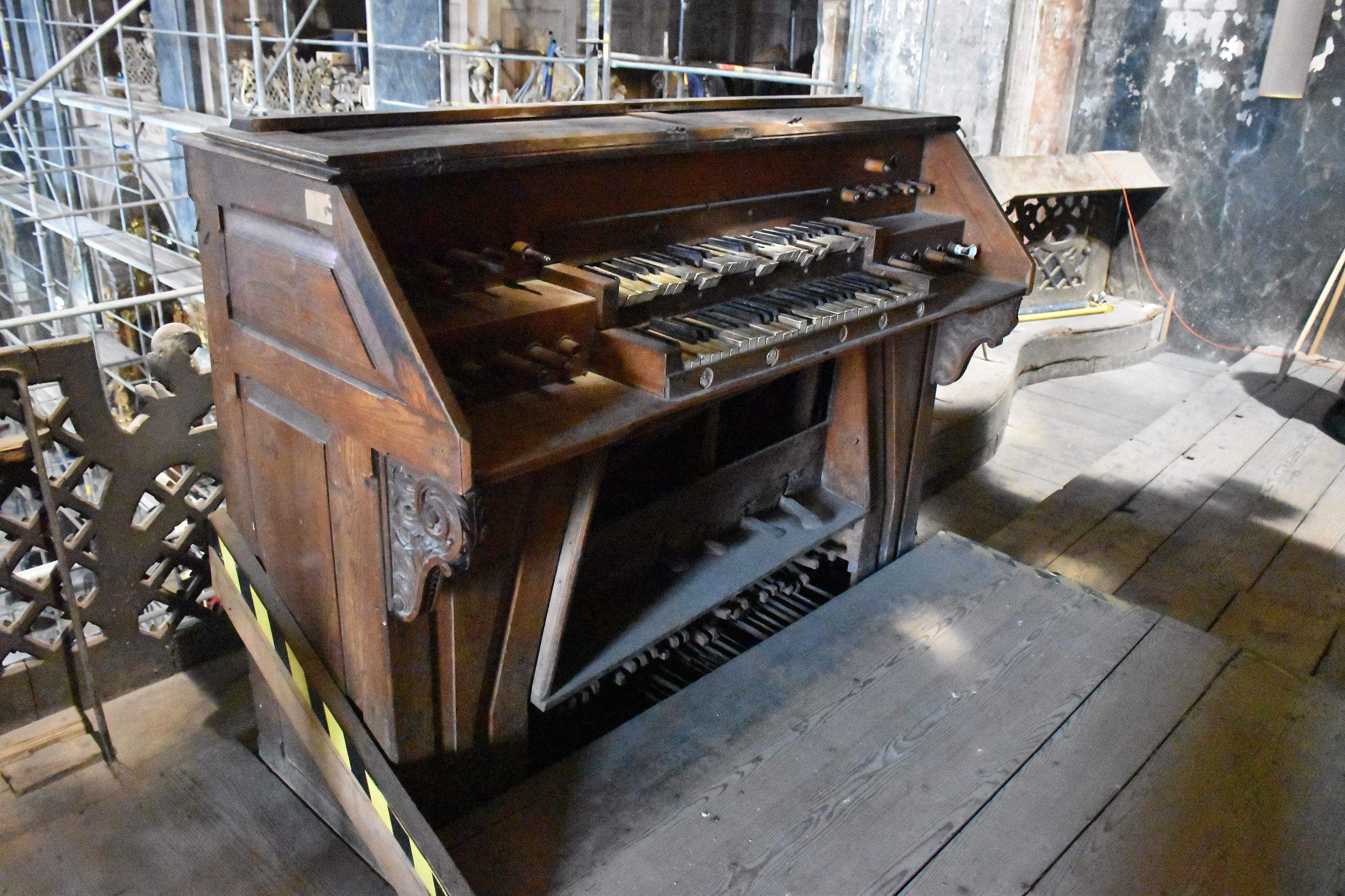 Старовинний орган виглядає не дуже, але о. Тарас запевняє, що його можна відновити - фото 82073