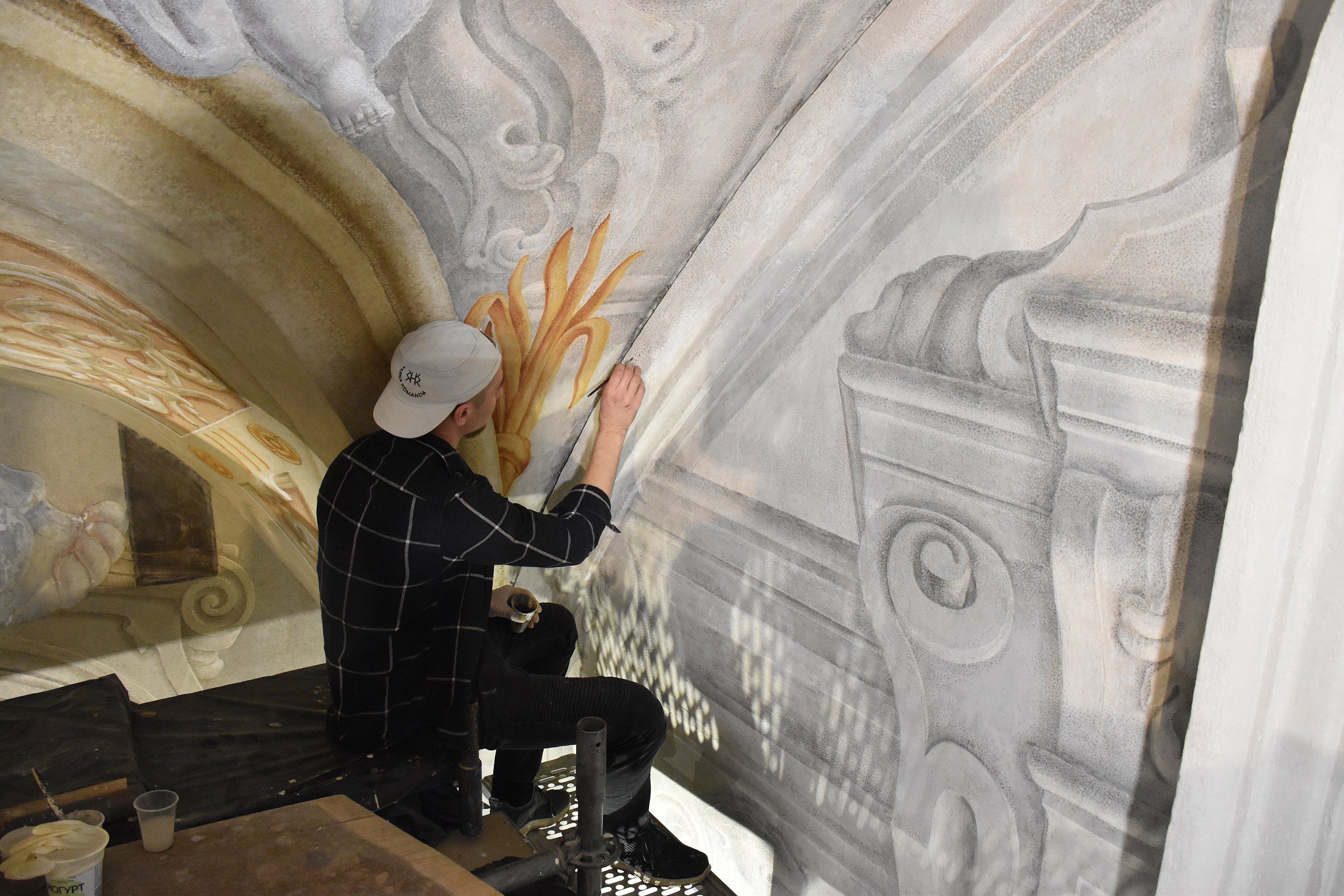 International project renovates priceless frescoes in historic Garrison Church in Lviv - фото 82766