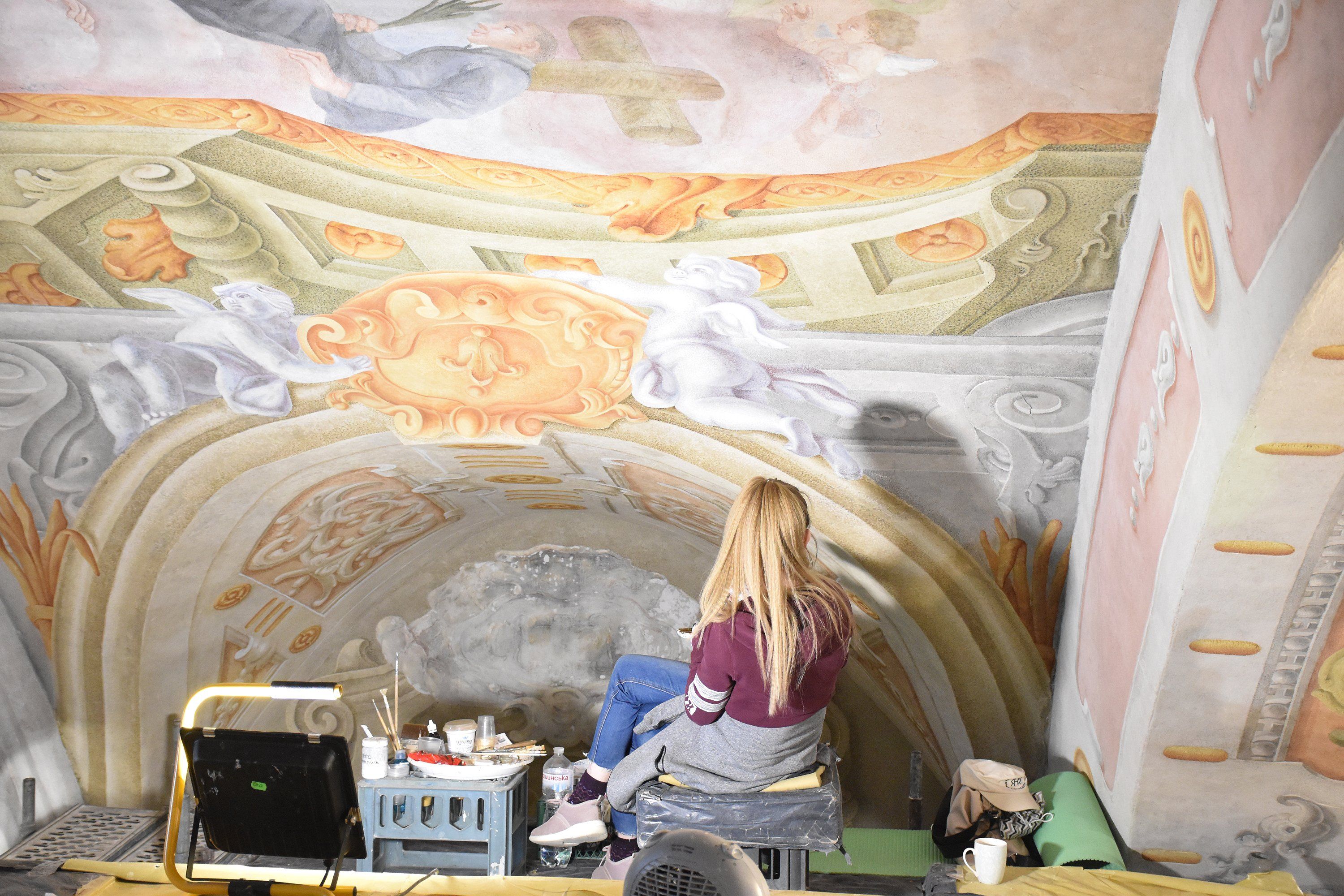 International project renovates priceless frescoes in historic Garrison Church in Lviv - фото 82767