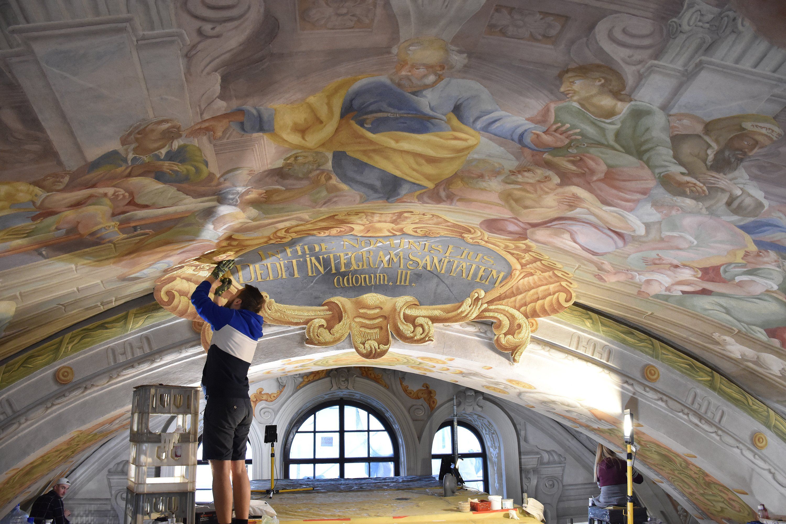 International project renovates priceless frescoes in historic Garrison Church in Lviv - фото 82769