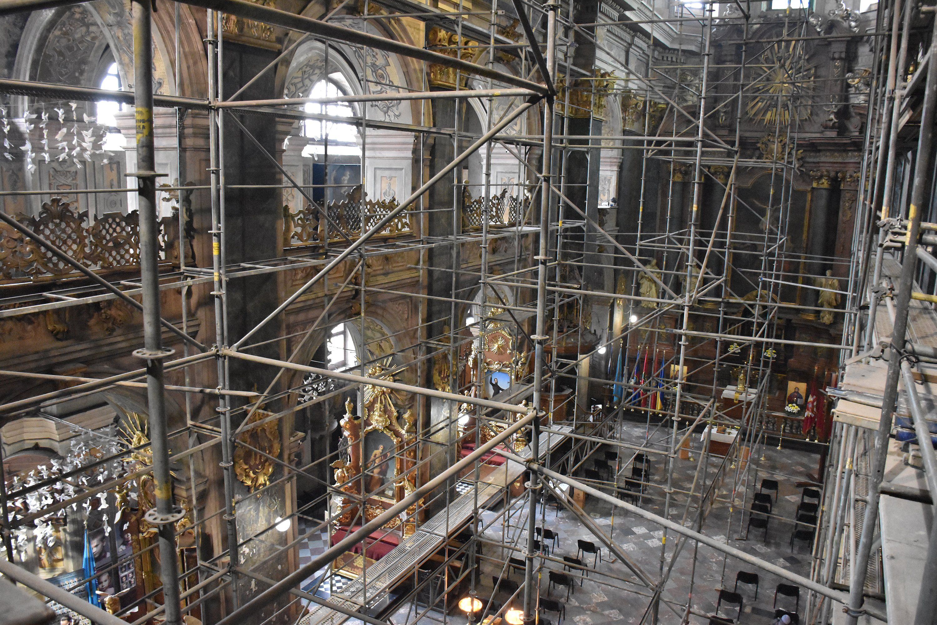 International project renovates priceless frescoes in historic Garrison Church in Lviv - фото 82771