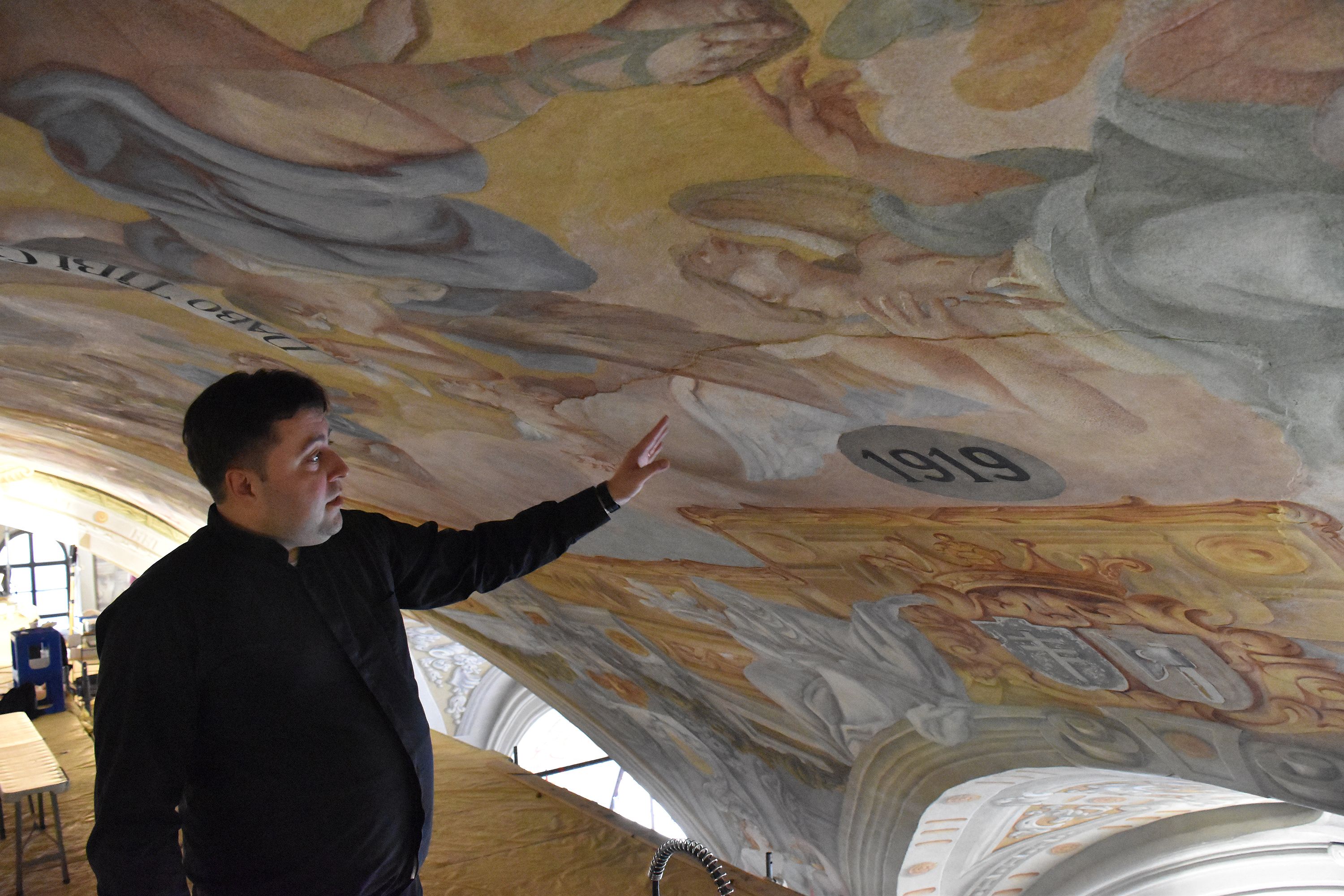 о. Тарас Михальчук і відновлені фрески - фото 82967