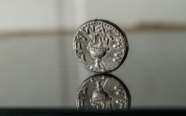 У Єрусалимі дівчинка знайшла рідкісну срібну монету віком приблизно 1950 років - фото 83004