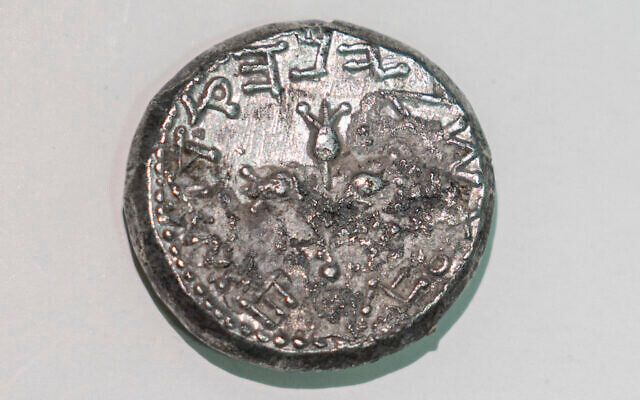 У Єрусалимі дівчинка знайшла рідкісну срібну монету віком приблизно 1950 років - фото 83005