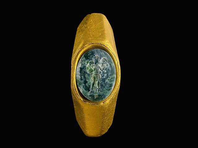 У затонулих кораблях біля Ізраїлю знайшли унікальний золотий перстень із зображенням 'доброго пастиря' Ісуса - фото 84488