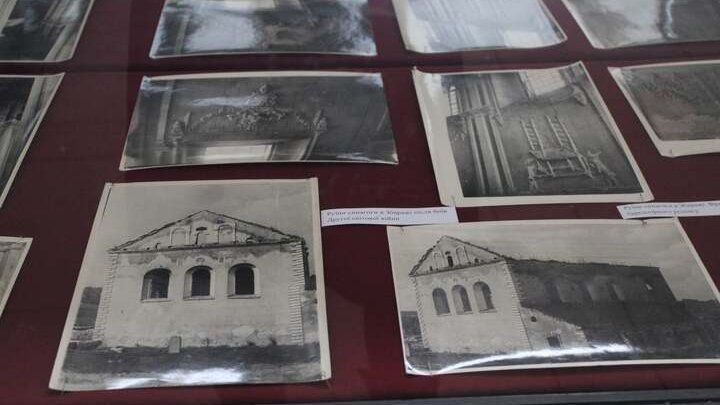 У музеї на Тернопільщині представили рукописну Тору - фото 86170