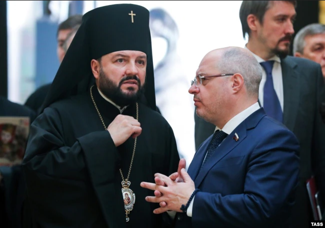 Епископ Леонид (слева) на открытии VIII Рождественских парламентских встреч в Совете Федерации - фото 86260