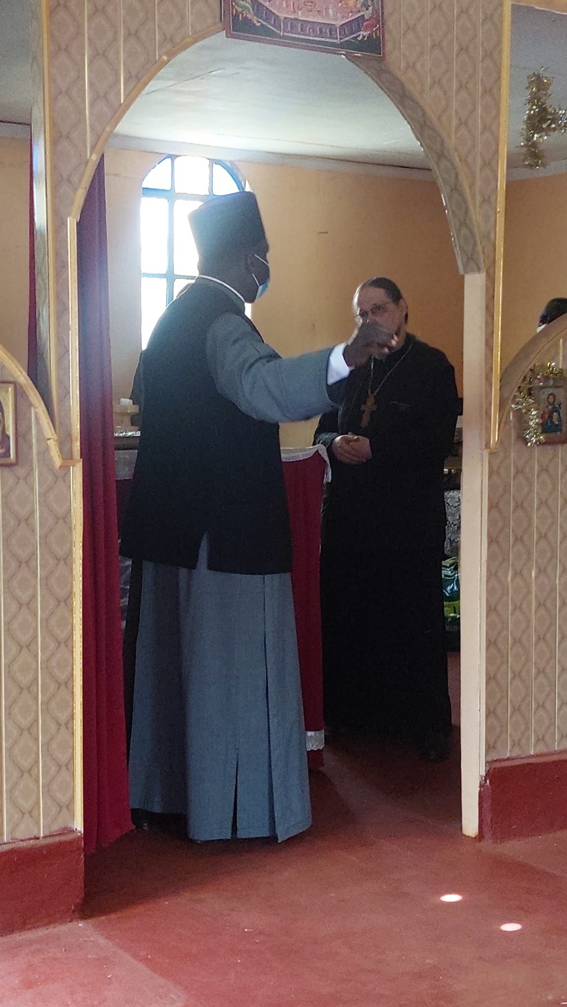 Єпископ прогнав священика РПЦ з храму Александрійського Патріархату - фото 86701