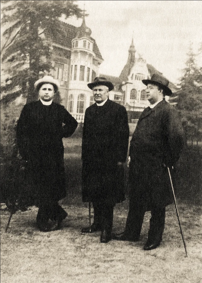 Отець Михайло Зубрицький (посередині) в Карлсбаді, 1905 рік