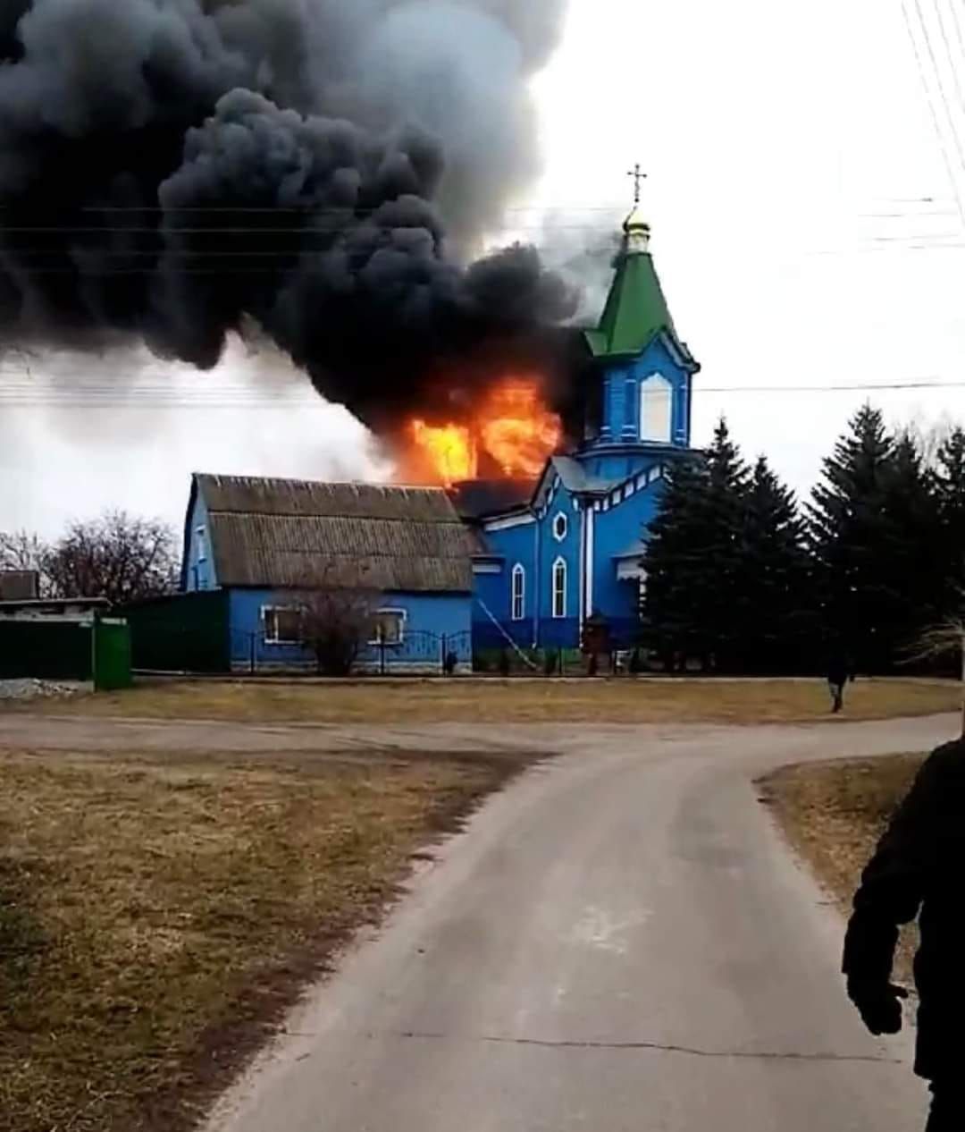 Георгіївський храм у селі Заворичі на Київщині загорівся після обстрілу російськими військовими - фото 88899