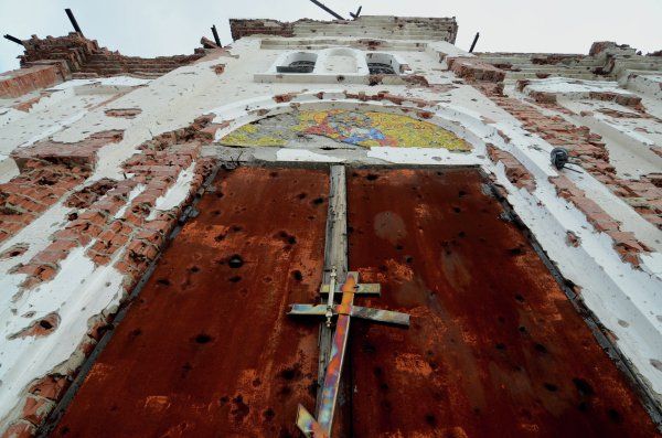 Храм Донецкого Иверского монастыря, разбитый в ходе боевых действий 2014-2015 годов вблизи донецкого аэропорта - фото 89594