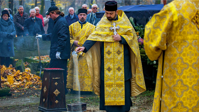 General Czeslaw Kiszczak's funeral ceremony at the Orthodox cemetery in Warsaw's Wola district, 2015. - фото 89791