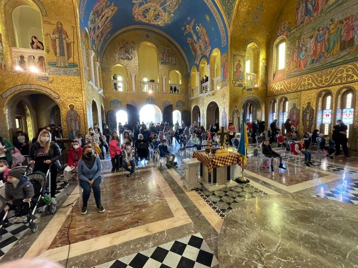Секретар Конгрегації у справах духовенства помолився з українськими дітьми в Римі за мир - фото 90199