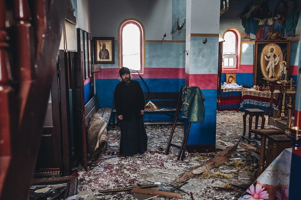 The church is littered with debris after its dome was reportedly hit by two shells  1px transparent line - фото 90770