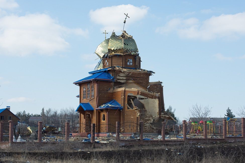 Volnovakha's Temple of the Orthodox Church of Ukraine has been left largely destroyed after days of bombardment - фото 90775