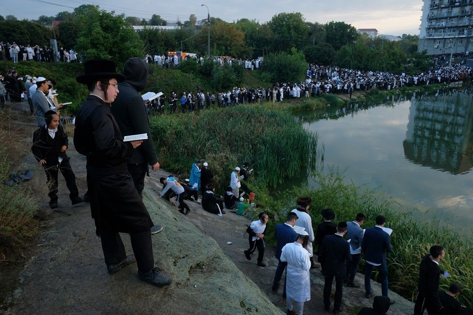 Щорічно Умань відвідують десятки тисяч хасидів і ортодоксальних євреїв (фото 2018 року) - фото 90791