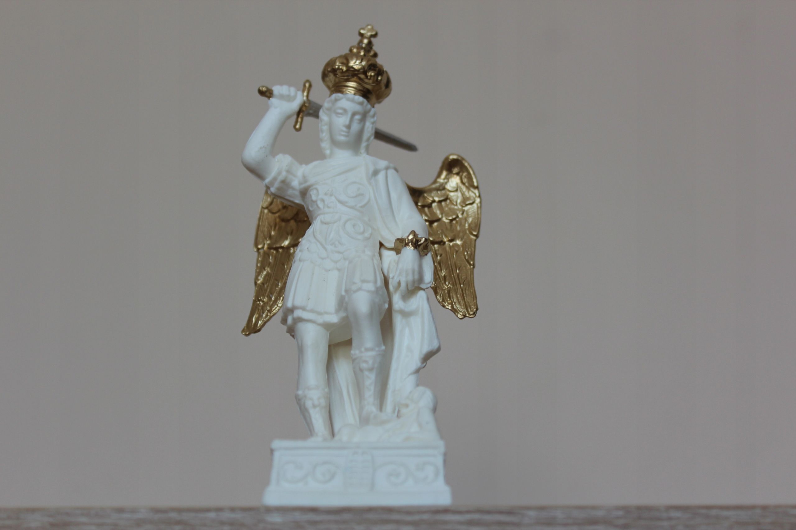 Папа Римський освятив статую Михаїла Архангела для київського костелу св. Миколая - фото 92066