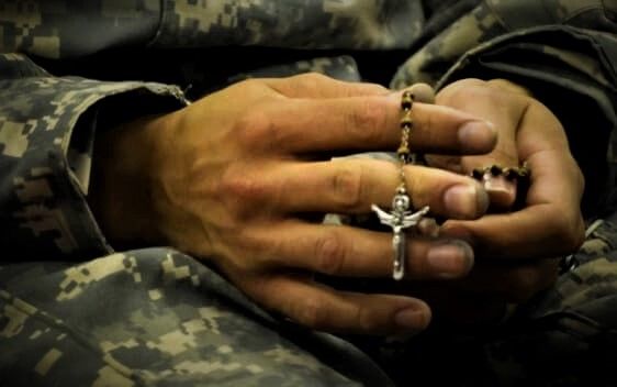 «Дуже важливо на війні залишатися Людиною» — військовий капелан Андрій Зелінський - фото 92219