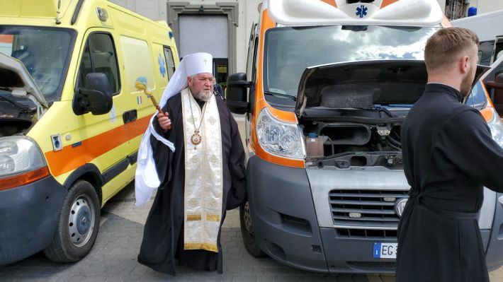 Греко-католики передали автомобілі для потреб ЗСУ - фото 93959