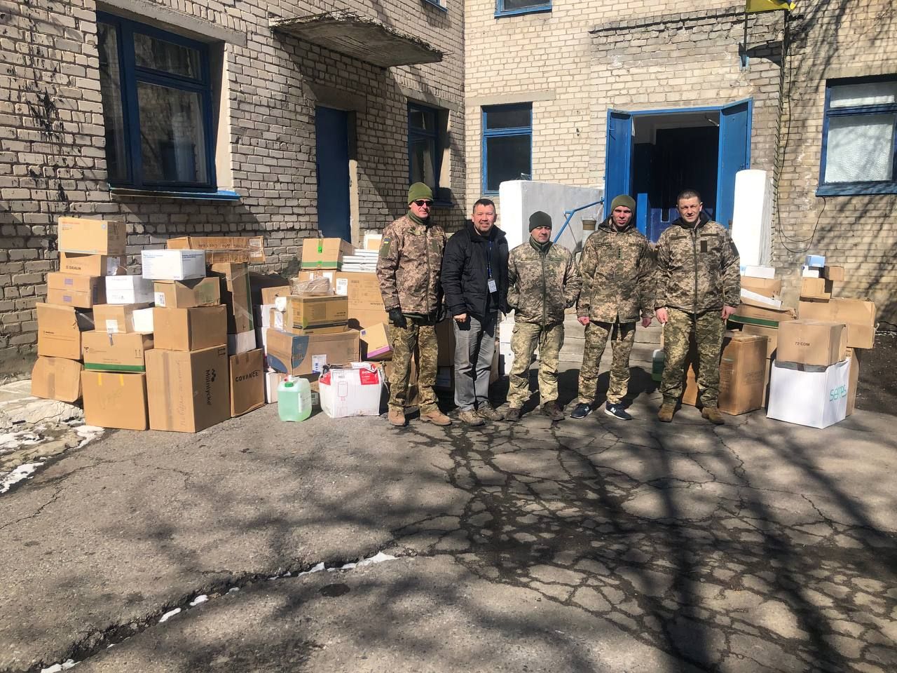 «Нема сенсу сприяти цивільним українцям в тилу та зоні бойових дій, якщо передусім не допомагати ЗСУ», — медичний волонтер - фото 94172