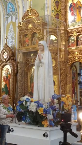 Мандрівна фігура Фатімської Богородиці прибула в Івано-Франківськ - фото 94503
