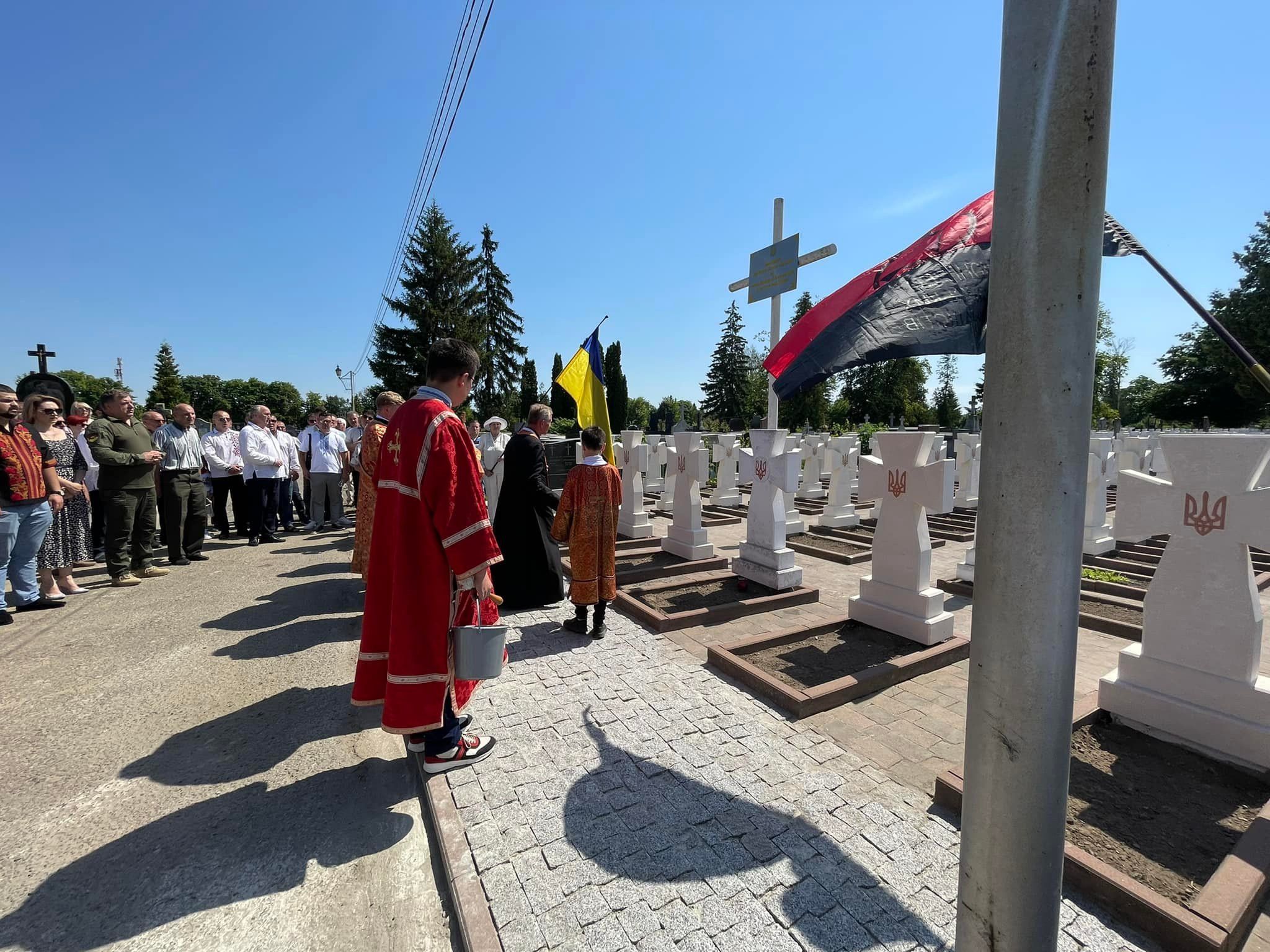 На Львівщині відновили знищені вандалом хрести Січовим Стрільцям - фото 95755