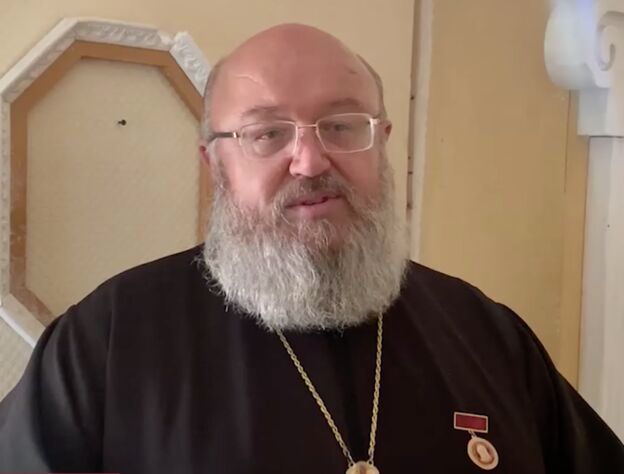 Колаборанта Стремоусова відспівував священик УПЦ МП, який одним із перших побіг за російським паспортом - фото 95971