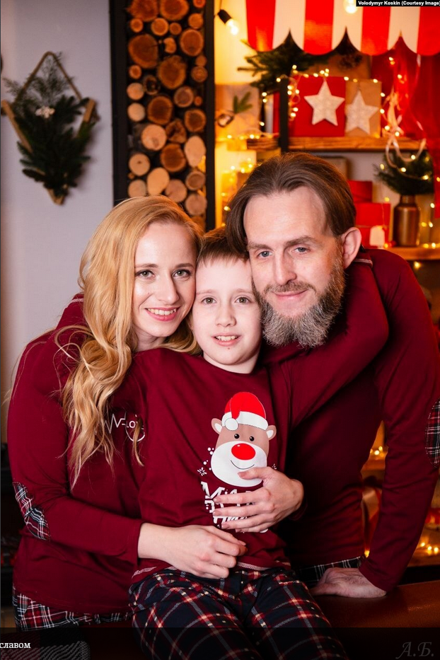 Володимир з дружиною Юлією і сином Святославом - фото 96154
