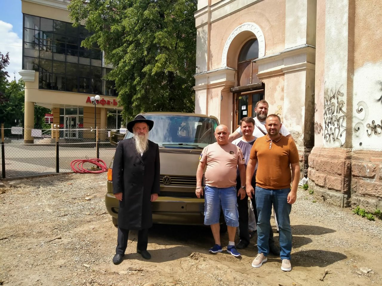 Єврейська громада Івано-Франківська передала ЗСУ вантажний автомобіль - фото 96163