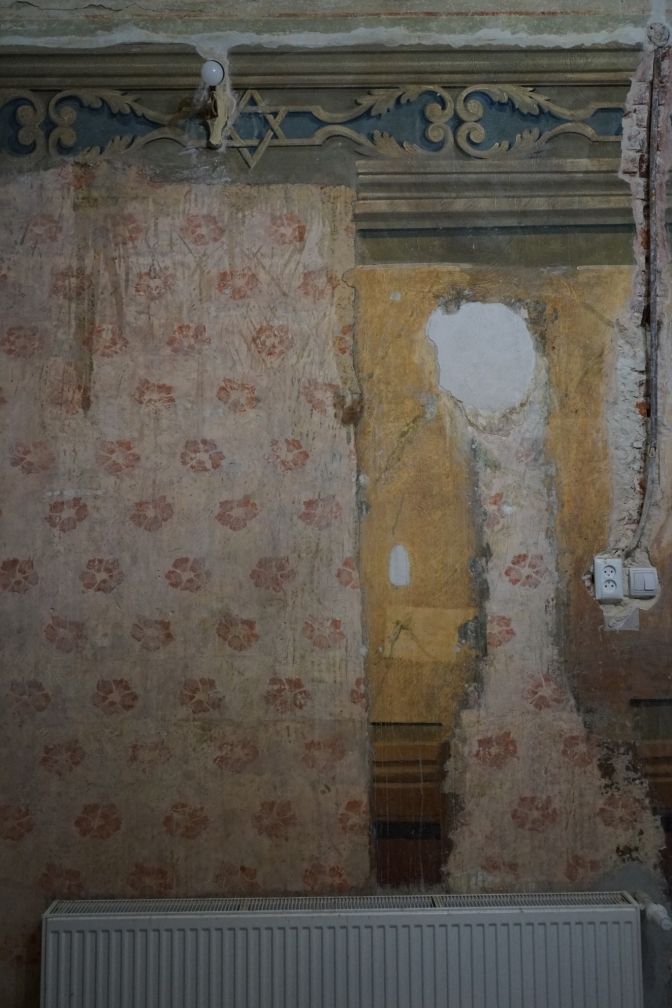 У приміщенні колишньої львівської синагоги відреставрували частину авторських розписів - фото 96192