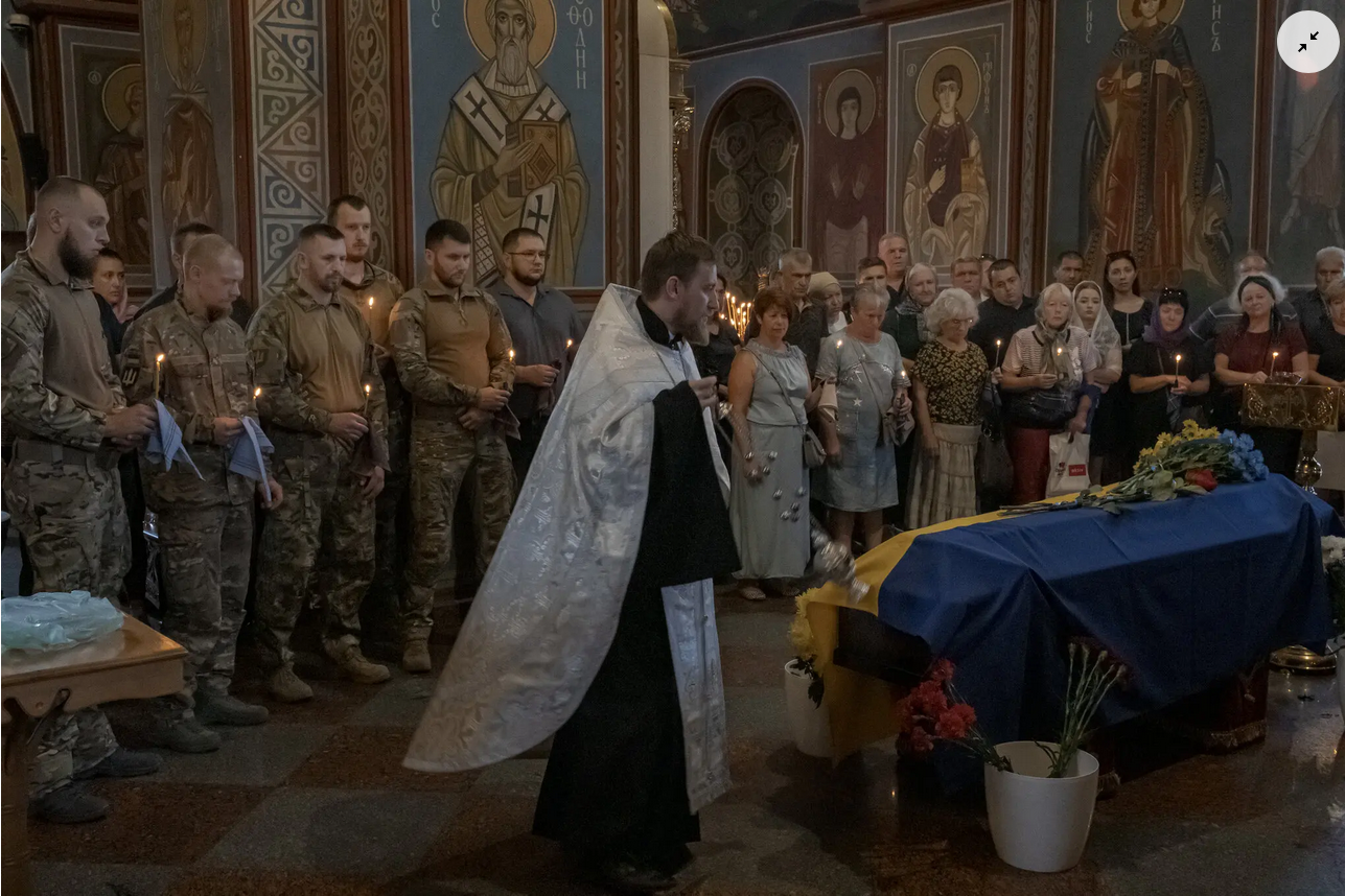 A service in Kyiv at St. Michael’s Golden-Domed Monastery, which is part of the Orthodox Church of Ukraine - фото 96467