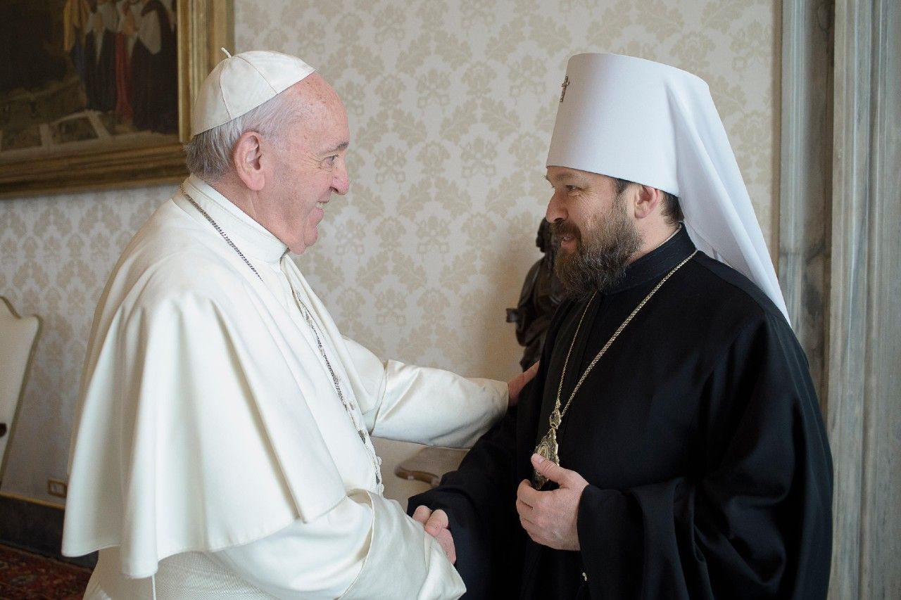 Папа Франциск і митрополит Іларіон Алфеєв - фото 96835